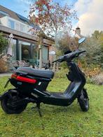 Niu elektrische scooter, Fietsen en Brommers, Snorfietsen en Snorscooters, Elektrisch, Zo goed als nieuw, Ophalen, Overige merken