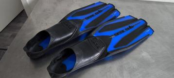 Flippers 2 stel beschikbaar voor biedingen