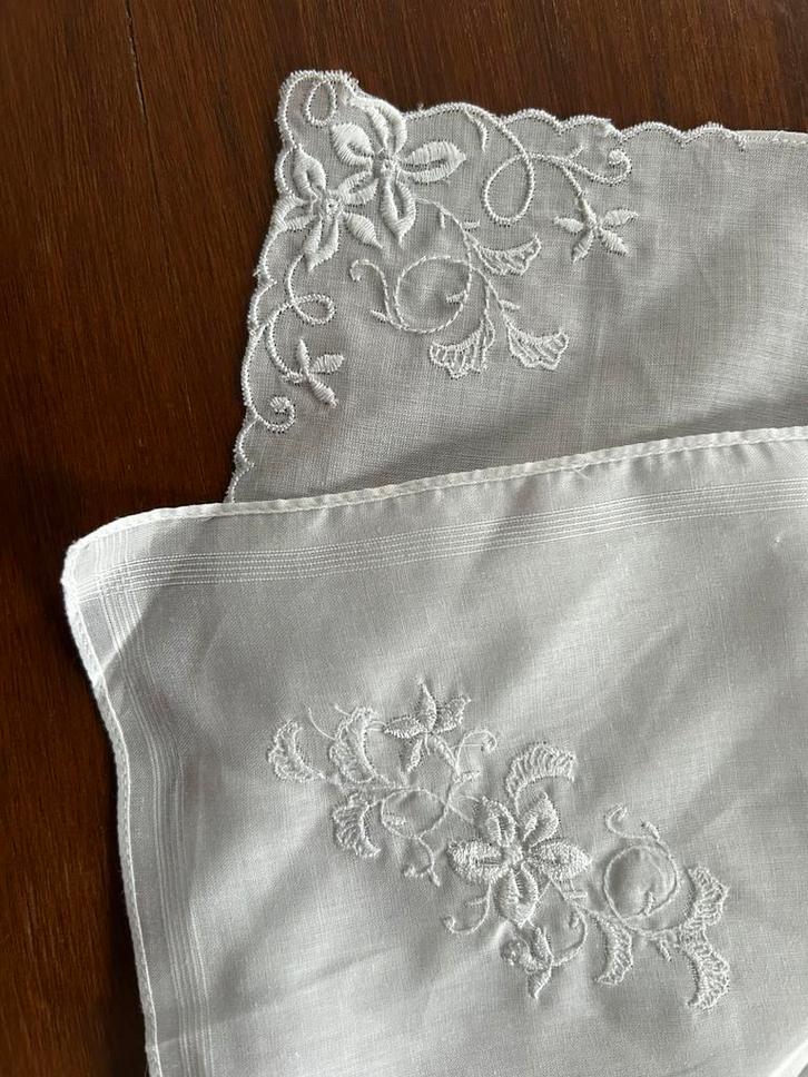 Vintage Zakdoeken met Borduurwerk, Antiek en Kunst, Antiek | Kleden en Textiel, Ophalen