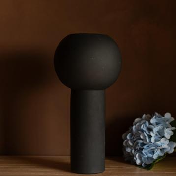 Cooee Design Pillar vaas - uniek vorm - zwart beschikbaar voor biedingen