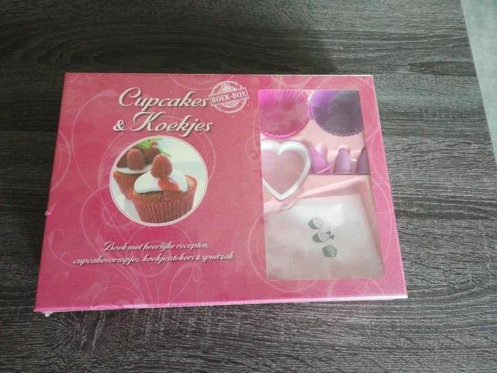 Cupcakes & Koekjes Boek-Box met Vormpjes - Nieuw!, Hobby en Vrije tijd, Taarten en Cupcakes maken, Ophalen of Verzenden