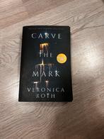 Carve the Mark - Veronica Roth (Nederlands), Boeken, Ophalen of Verzenden, Gelezen