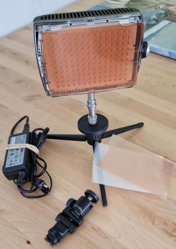 te koop: Manfrotto LED lamp 900F+balhoofd voor camerahotshoe beschikbaar voor biedingen