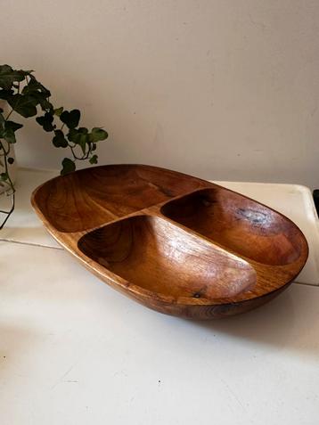 Houten serveerschaal beschikbaar voor biedingen