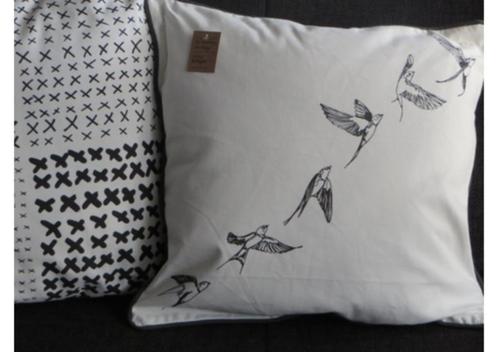 Nieuw sierkussen zwart wit vogels, Huis en Inrichting, Woonaccessoires | Kussens, Nieuw, Wit, Vierkant, Ophalen of Verzenden