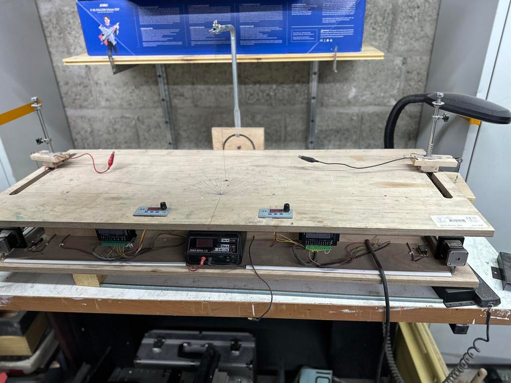 Automatische Hardschuim Snijder - Regelbaar, Ophalen of Verzenden, Zo goed als nieuw