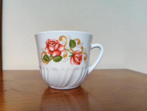Retro vintage melkbeker Arcopal met zeldzaam oranje roosje, Antiek en Kunst, Antiek | Servies los, Verzenden