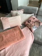 Roze sierkussens (4x) en roze plaids (2x), Huis en Inrichting, Overige vormen, Roze, Zo goed als nieuw, Ophalen