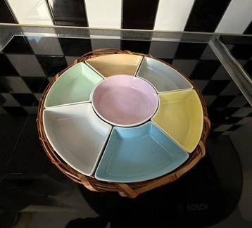 Leuk pastel setje bakjes voor tapas of borrelhap in mandjes beschikbaar voor biedingen