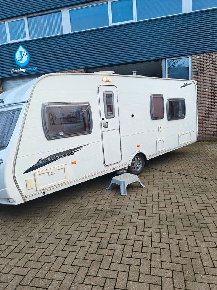 Super mooie Caravan '09 met auto leveler systeem!, Caravans en Kamperen, Caravans, Bedrijf, tot en met 6, 1000 - 1250 kg, Treinzit
