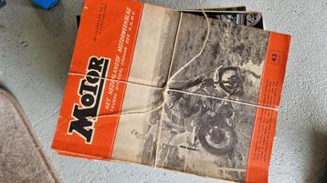 Te koop, 2 meter hoge stapel auto en motortijdschriften  beschikbaar voor biedingen
