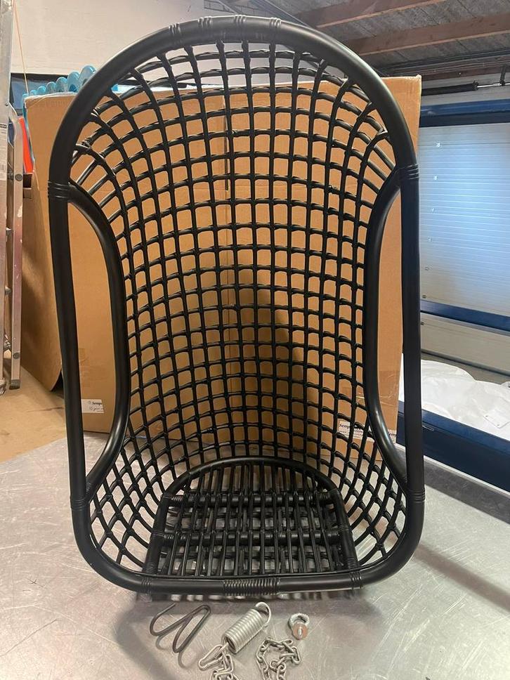 Mooie zwarte rotan hangstoel incl. ophangsysteem, Huis en Inrichting, Stoelen, Zo goed als nieuw, Eén, Riet of Rotan, Zwart, Ophalen