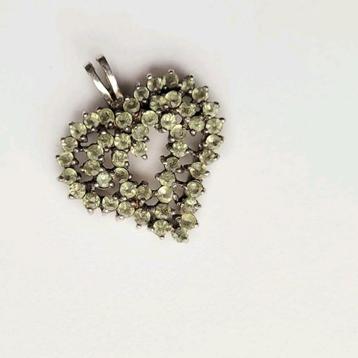 Echt zilveren hart hanger met peridoot  beschikbaar voor biedingen