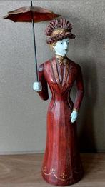 HOUTSNIJWERK NOSTALGISCHE DAME MET PARASOLETJE, Verzamelen, Beelden en Beeldjes, Ophalen of Verzenden, Zo goed als nieuw, Mens