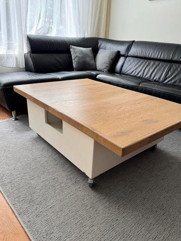 Eikenhouten Salontafel met Wieltjes beschikbaar voor biedingen