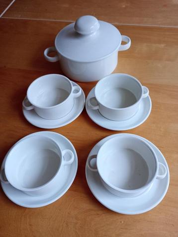 Stonehenge Midwinter Plain White servies beschikbaar voor biedingen