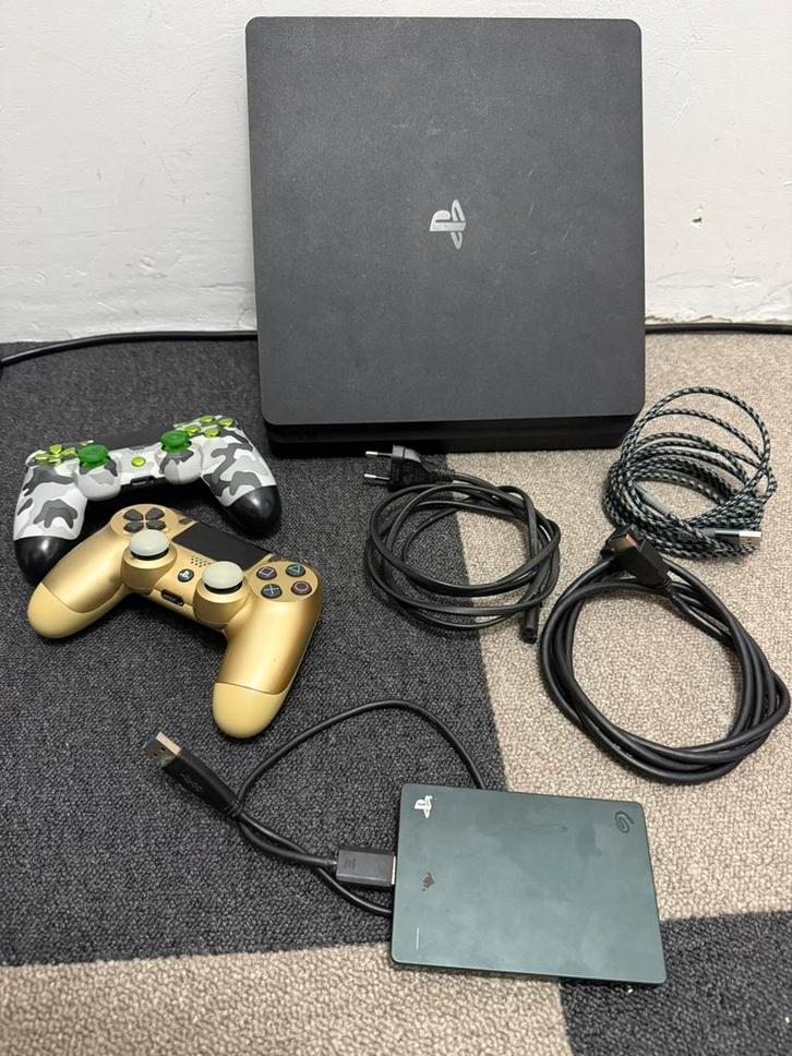 Ps4, Spelcomputers en Games, Spelcomputers | Sony PlayStation 4, Zo goed als nieuw, Slim, Met 2 controllers, Ophalen of Verzenden