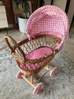 Poppenwagen met kleertjes en accessoires, Kinderen en Baby's, Speelgoed | Poppen, Ophalen, Zo goed als nieuw, Babypop