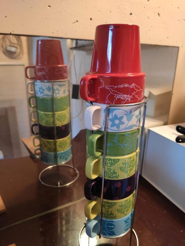 Kleurrijke Koffiekoppen met Standaard, Huis en Inrichting, Keuken | Servies, Zo goed als nieuw, Kop(pen) en/of Schotel(s), Overige stijlen