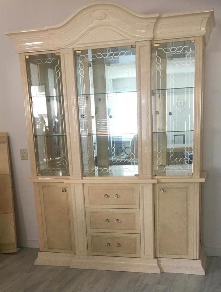 KOOPJE Vitrinekast voor een mooi prijsje, Huis en Inrichting, Kasten | Vitrinekasten, Zo goed als nieuw, Minder dan 100 cm, 50 tot 100 cm