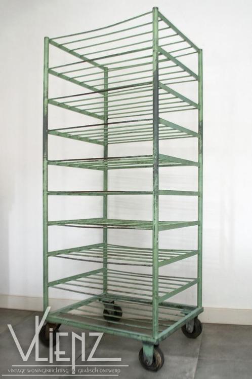 Industrieel vintage rek bakkerskast, groene container wielen, Huis en Inrichting, Kasten | Stellingkasten, Gebruikt, Ophalen