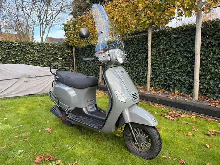 DJJD Cashmere bromscooter, 11143 km,  2022, Fietsen en Brommers, Scooters | Overige merken, Zo goed als nieuw, Benzine, Ophalen