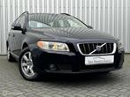 Volvo V70 2.5T Momentum | Xenon | Trekhaak | Youngtimer | 08, Voorwielaandrijving, Zwart, Blauw, Leder en Stof