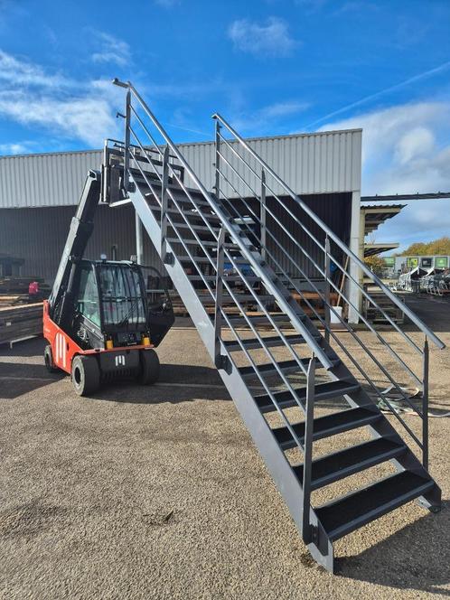 Trappen steektrap ijzer binnentrap met leuning ( 177 ), Doe-het-zelf en Verbouw, Ladders en Trappen, Gebruikt, Trap, 2 tot 4 meter