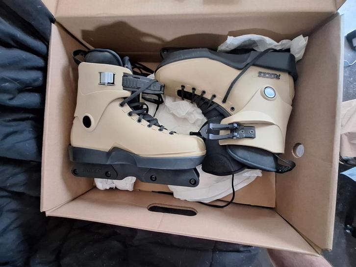 M12 Roces aggressive skates! Heb je Maat 43 dan pas je m 45!, Sport en Fitness, Skeelers, Zo goed als nieuw, Roces, Ophalen of Verzenden