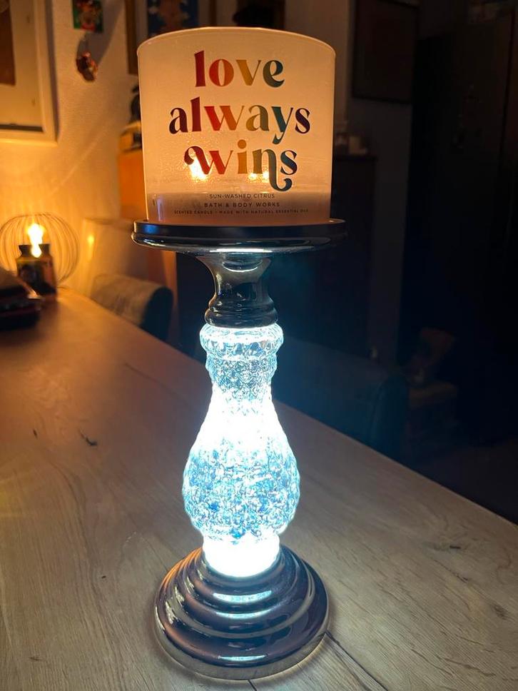 Nieuwe Bath and Body works kaarsenstandaard  met verlichting, Huis en Inrichting, Lampen | Tafellampen, Zo goed als nieuw, Minder dan 50 cm