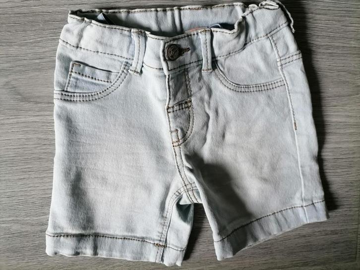 korte jongens broek ( jeans) 86, Kinderen en Baby's, Babykleding | Maat 86, Zo goed als nieuw, Jongetje, Broekje, Ophalen of Verzenden