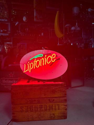 Liptonice Neon Lichtreclame beschikbaar voor biedingen