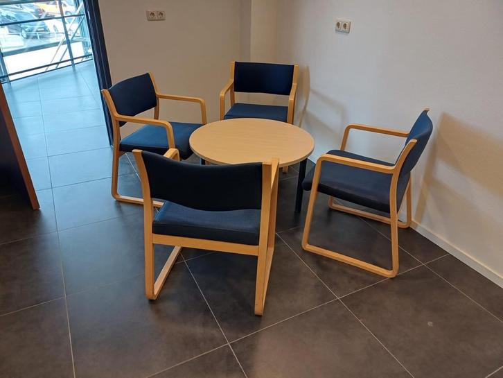 Houten stoelen set met tafel, Huis en Inrichting, Stoelen, Zo goed als nieuw, Vier, Hout, Blauw, Ophalen