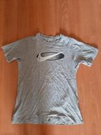 Grijs Nike t shirt 147 - 158 maat 152, Ophalen of Verzenden, Gebruikt, Jongen, Shirt of Longsleeve