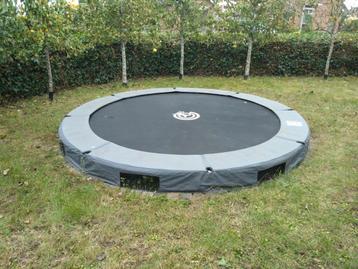Grote trampoline ca 3m met extra nieuwe rand er nog bij beschikbaar voor biedingen