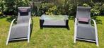 Luxe loungeset met ligstoelen en tafel voor tuin of balkon., Gebruikt, Bijzettafel, Wicker, Tuinset
