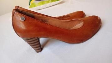 No stress bruine leren pumps beschikbaar voor biedingen