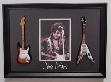 Jimi Hendrix 2 miniatuur gitaren op lijst wanddeco gitaar  beschikbaar voor biedingen