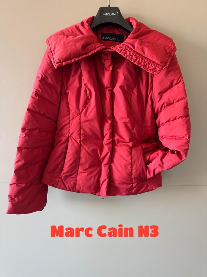 Marc Cain 🌹Steen rood dons  jasje 🌹N3, Kleding | Dames, Jassen | Zomer, Gedragen, Maat 38/40 (M), Rood, Ophalen of Verzenden