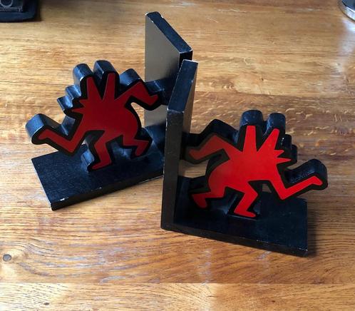 Dancing dogs van Keith Haring boekensteunen, Antiek en Kunst, Kunst | Designobjecten, Ophalen of Verzenden