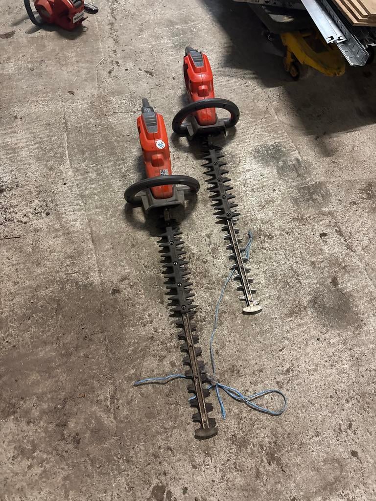 2 Kapotte Husqvarna Heggenschaar - Onderdelen, Tuin en Terras, Heggenscharen, Ophalen, Gebruikt