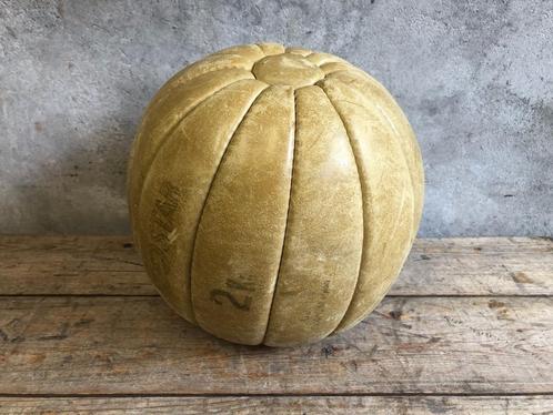 Vintage leren medicijnbal | lederen medicine ball | mancave, Sport en Fitness, Fitnessmaterialen, Gebruikt, Medicijnbal, Ophalen of Verzenden