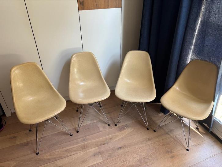 4x Eames Miller DSR glasvezel side chairs – parchment, Huis en Inrichting, Stoelen, Gebruikt, Vier, Metaal, Overige materialen