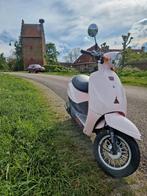 Roze scooter thurbo 45 km geel kenteken, Ophalen of Verzenden, Zo goed als nieuw