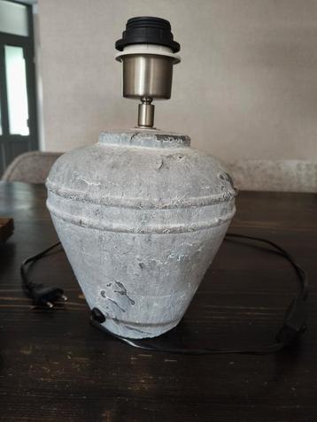 Lampen voet landelijk beton  beschikbaar voor biedingen