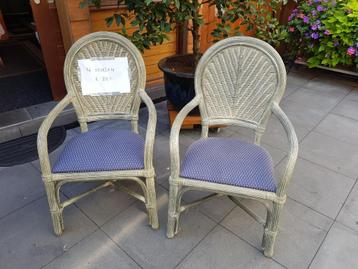 STOELEN RIET beschikbaar voor biedingen