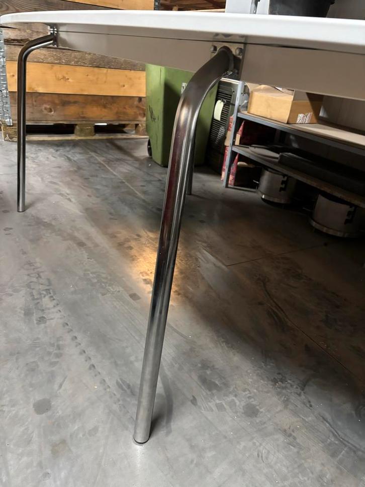 Ovale IKEA Tafel voor hobby, Huis en Inrichting, Tafels | Eettafels, Gebruikt, 100 tot 150 cm, 200 cm of meer, Vijf personen of meer