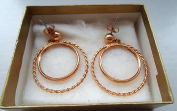 AVON Oorbellen. Hangers. Goldplated. beschikbaar voor biedingen