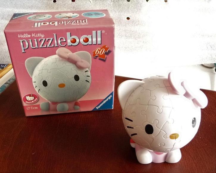 PUZZLEBOL HELLO KITTY ZELDZAAM, EEN PEZPOPJE EN LUISTERBOEK, Verzamelen, Poppetjes en Figuurtjes, Verzenden