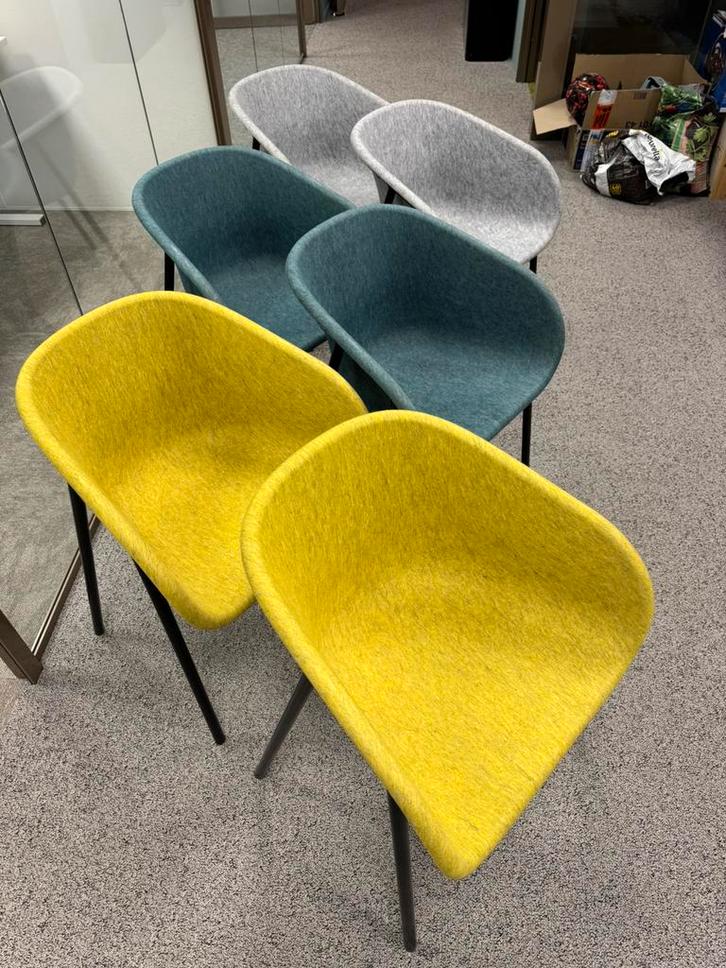 6 stuks De Vorm PET-vilt LJ2 stoelen., Huis en Inrichting, Stoelen, Zo goed als nieuw, Vijf, Zes of meer stoelen, Overige materialen